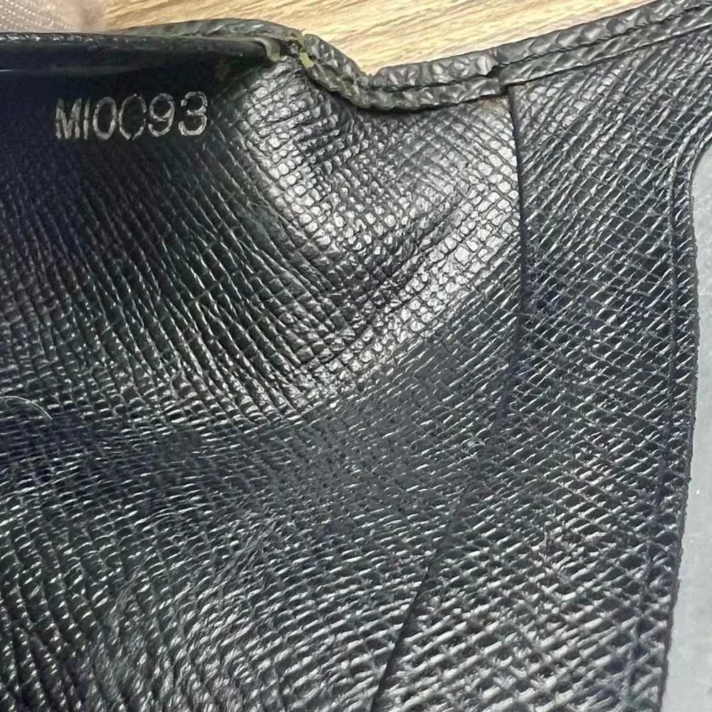 LOUIS VUITTON Black Taiga Leather Bi-fold Wallet